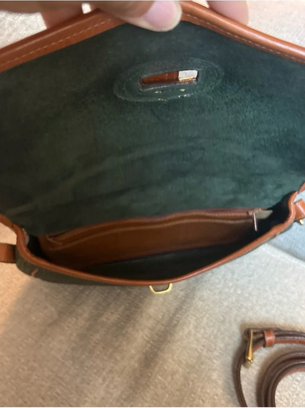 RARE Vintage Dooney & Bourke Dark Green AWLeather Crossbody British Tan Trim - Picture 3 of 7